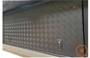 porte latérale papillon de la cellule Khaya