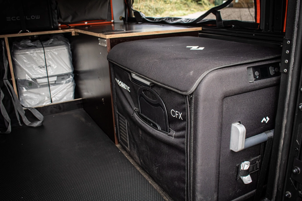 Ford Ranger PXIV préparation tout terrain pick up 4x4 raid bivouac en Alsace réfrigérateur dometic cfx3