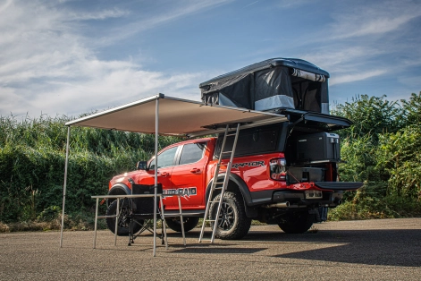 Ford Ranger Raptor Alu-Cab James Baroud préparé par Equip'Raid auvent tunnel tente de toit Odyssey Frontier