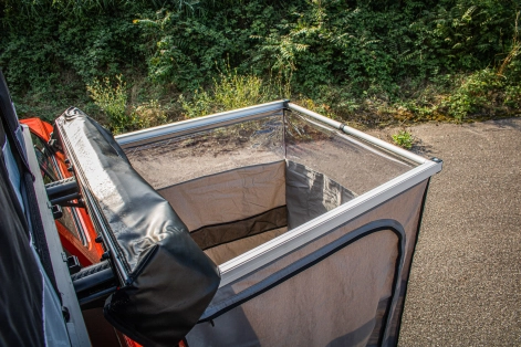 Ford Ranger Raptor Alu-Cab James Baroud préparé par Equip'Raid auvent douche