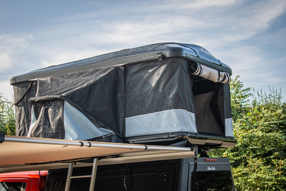 Ford Ranger Raptor Alu-Cab James Baroud préparé par Equip'Raid tente de toit Odyseey Frontier