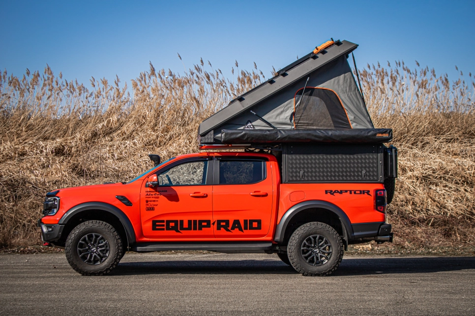 Ford Ranger Raptor 2023 vue latérale canopy camper ouvert
