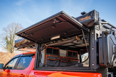Canopy Camper alu-cab avec porte latérale ouverte