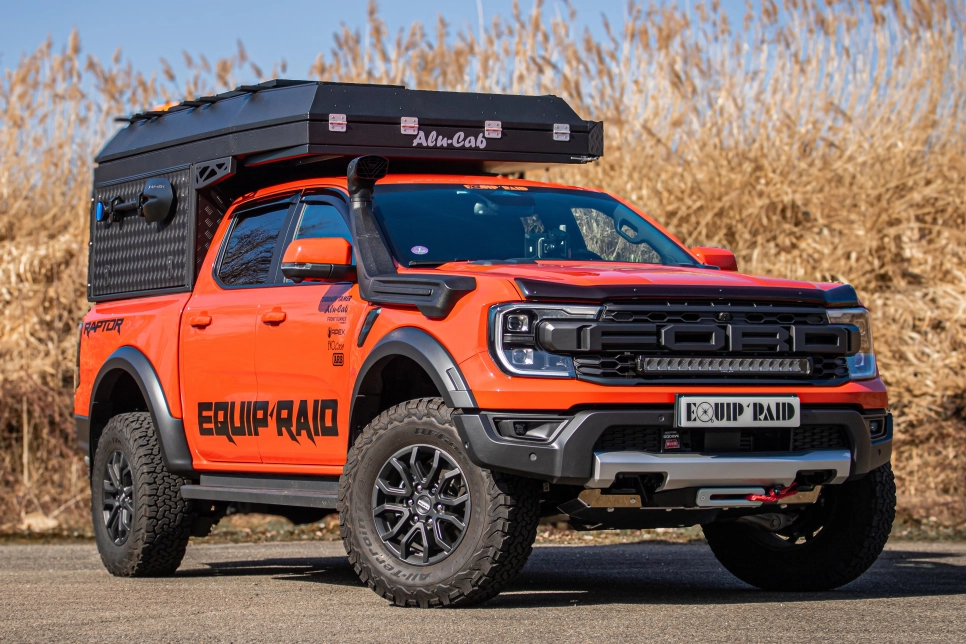 FORD RANGER RAPTOR 2023 ALU-CAB canopy camper préparé par Equip'Raid