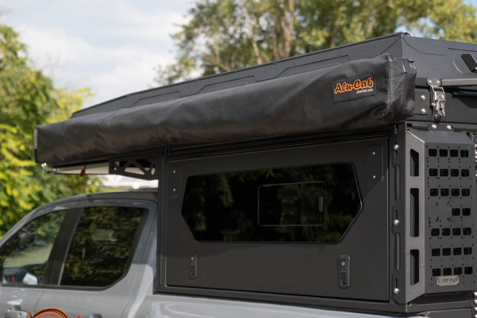 Ford Ranger Raptor 2023 équipé par equip'raid modcap alu-cab auvent autoporté 270°