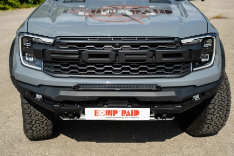 Ford Ranger Raptor 2023 équipé par equip'raid pare choc et barre led LAZER