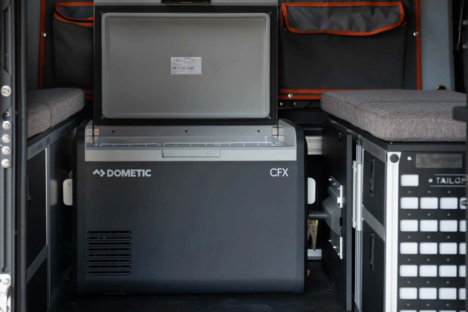 Ford Ranger Raptor 2023 équipé par equip'raid Réfrigérateur Dometic CFX3