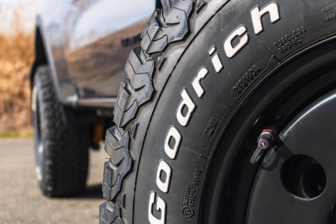 Valve à dégonflage rapide Apex sur pneu BF Goodrich