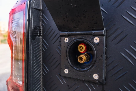 Prise d'eau pour la douchette et sortie de gaz