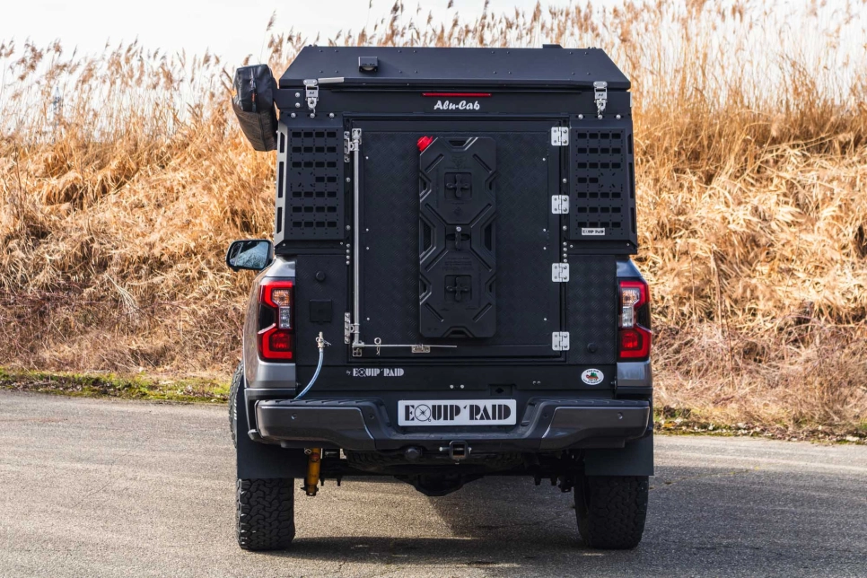 porte arrière du Canopy Camper installé par Equip'Raid équipement 4x4 tout terrain