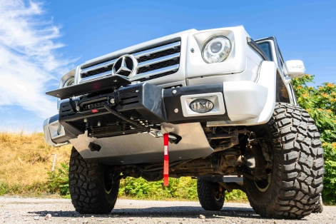 Mercedes Classe G préparé par Equip'Raid avec treuil, platine intégrée au parechoc, blindage et kit suspension