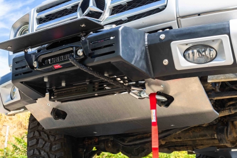 Platine de treuil intégrée au parechoc sur cette Mercedes classe G