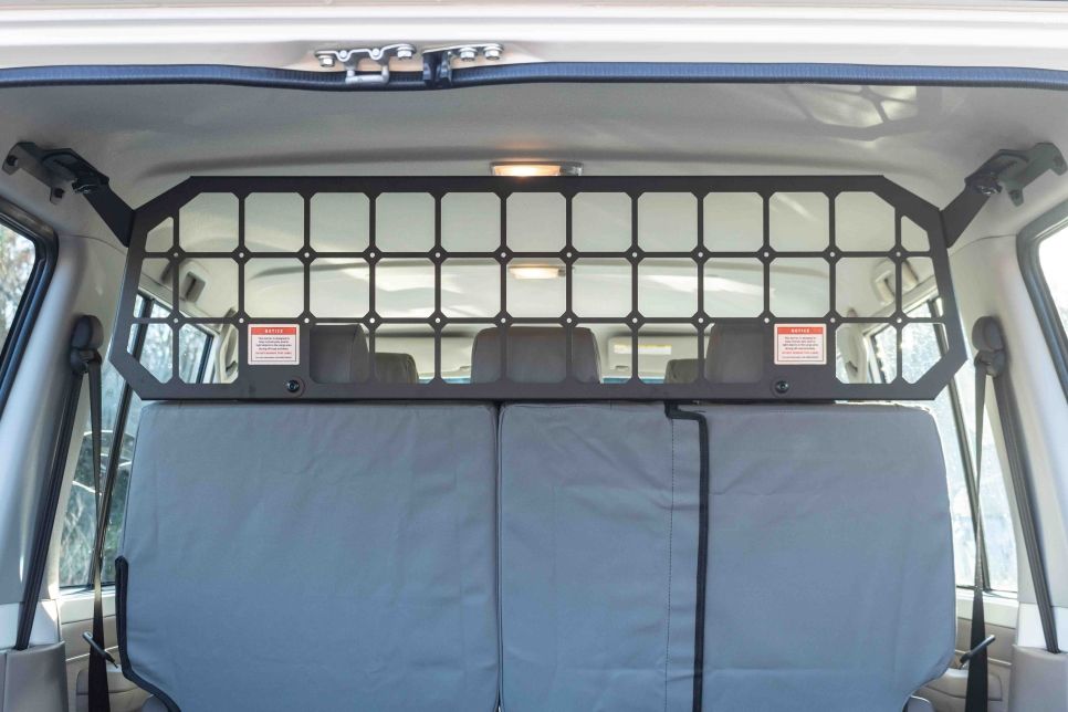 La grillle de séparation de coffre Kaon pour Land Cruiser 76