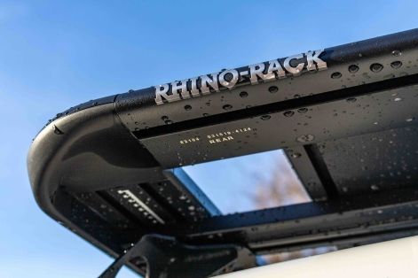 Détail de la galerie de toit Rhino Rack Pioneer 6