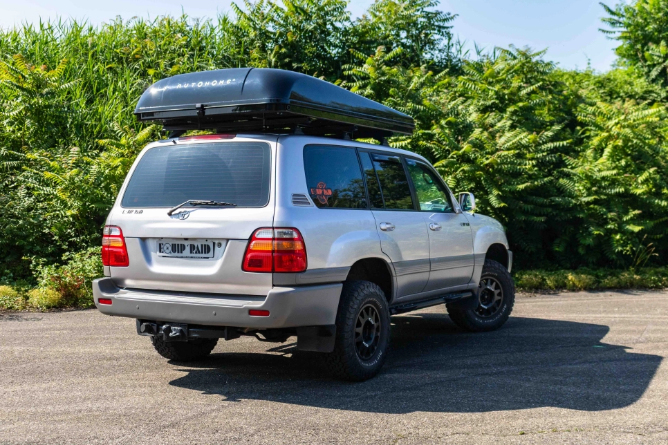 Toyota Land Cruiser HDJ100 avec tente de toit Autohome Air-Sky 360