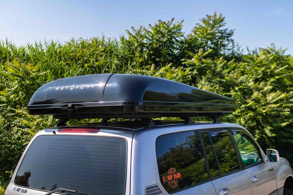 tente de toit Autohome sur Barres de toit Rhino Rack Heavy Duty 