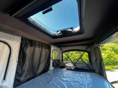 grand espace et toit ouvrant pour cette tente air-sky 360 d'Autohome