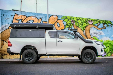 Hardtop Alu-Cab Explorer 3 sur Hilux Revo 2016