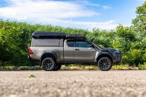 toyota-hilux-revo-invincible-preparation-4x4-alsace-tente-de-toit-equipraid-profil