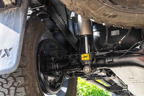 toyota-hilux-revo-invincible-preparation-4x4-alsace-tente-de-toit-equipraid-kit-suspension-oldmanemu-ome-mt64-lames-TerrainTamer