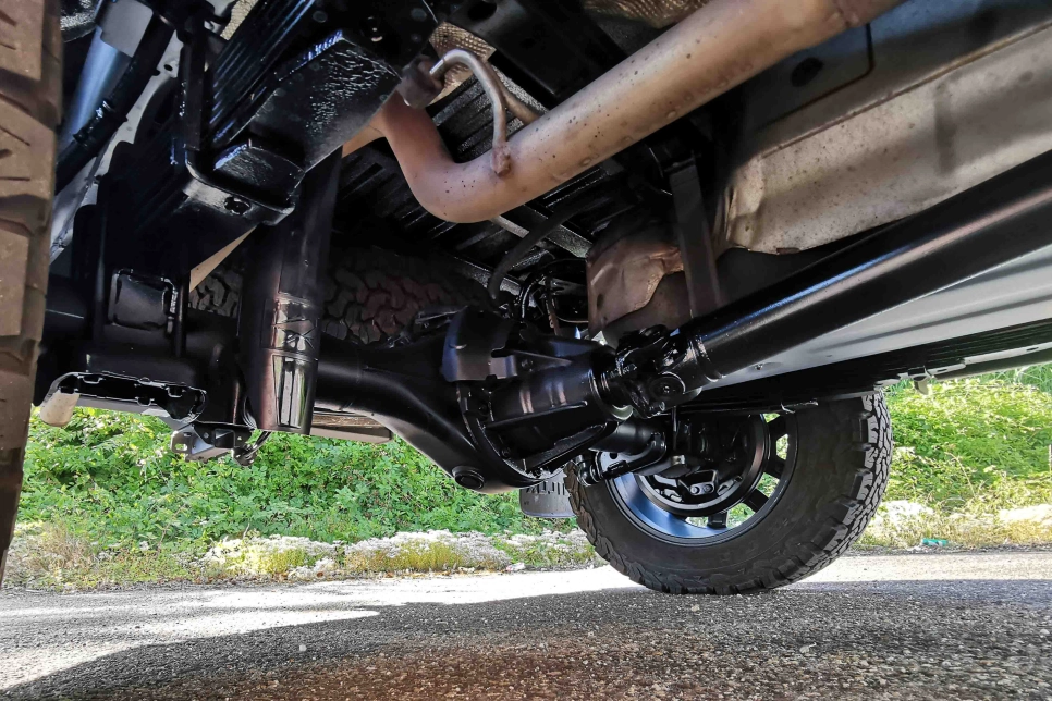 toyota-hilux-revo-invincible-preparation-4x4-alsace-tente-de-toit-equipraid-traitement-chassis-Waxoyl