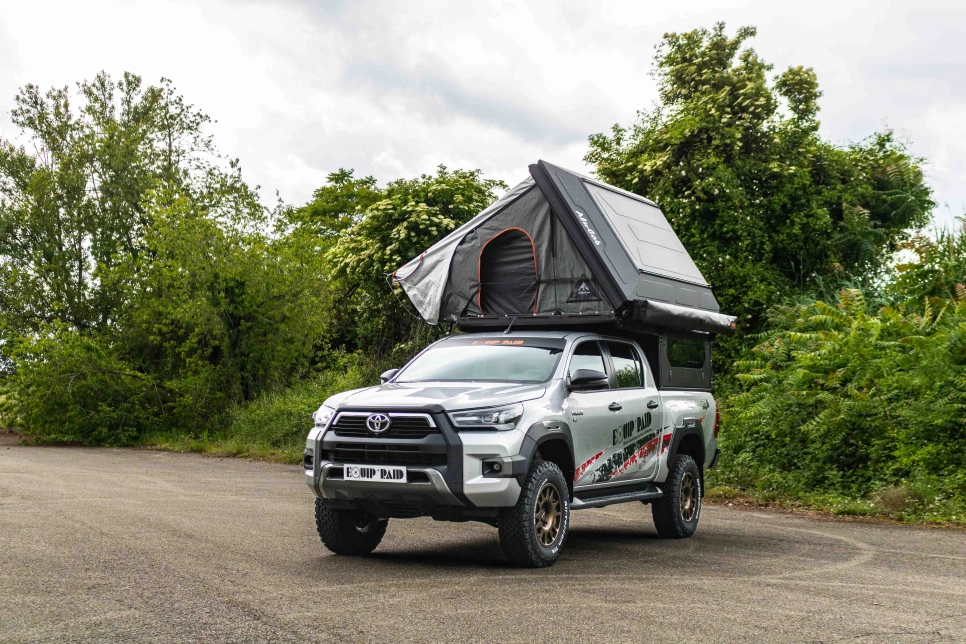 Toyota Hilux Double cabine v6 Revo avec Alu-Cab Modcap Family ouvert