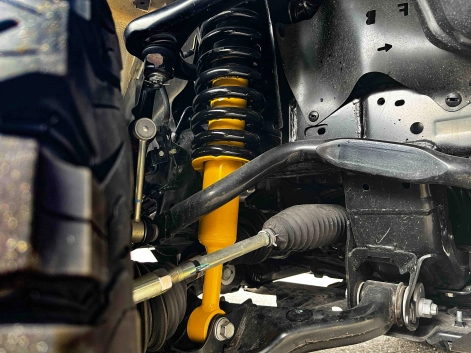 Combiné amortisseurs et ressorts avant sur Toyota Holux revo