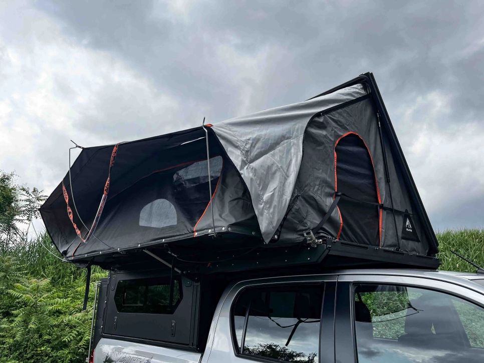 La tente du Modcap Family parait déjà spacieuse de l'extérieur