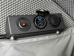 Spot de charge dans la tente du modcap Family