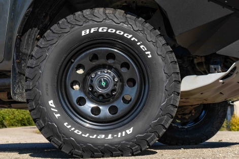 Toyota Hilux Revo préparation 4x4 tout terrain Equip'Raid jantes Goss Modular genII