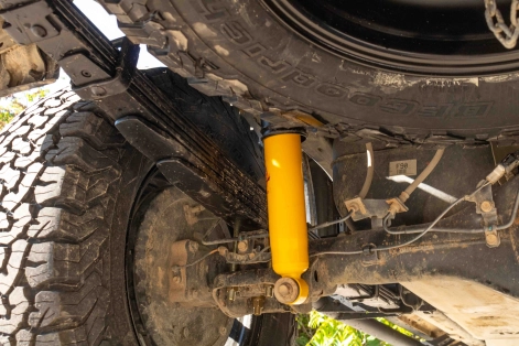 Toyota Hilux Revo préparation 4x4 tout terrain Equip'Raid kit suspension lames Terrain Tamer