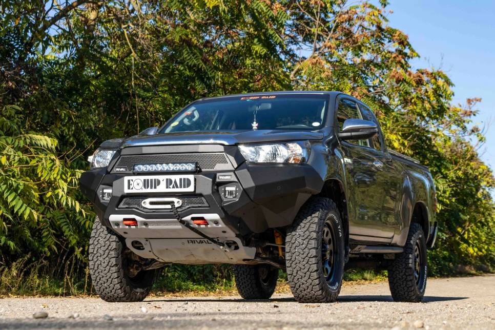 Toyota Hilux Revo préparation 4x4 tout terrain Equip'Raid 2025