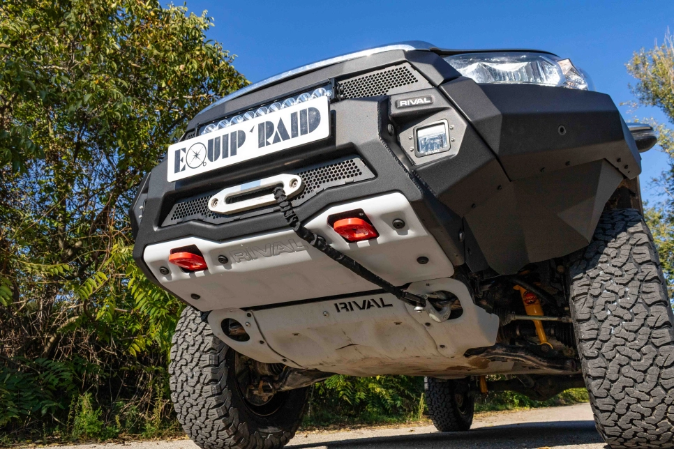 Toyota Hilux Revo préparation 4x4 tout terrain Equip'Raid kit blindages RIVAL moteur