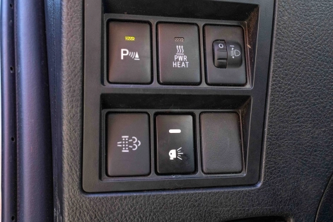 Toyota Hilux Revo préparation 4x4 tout terrain Equip'Raid platine bouton barre led