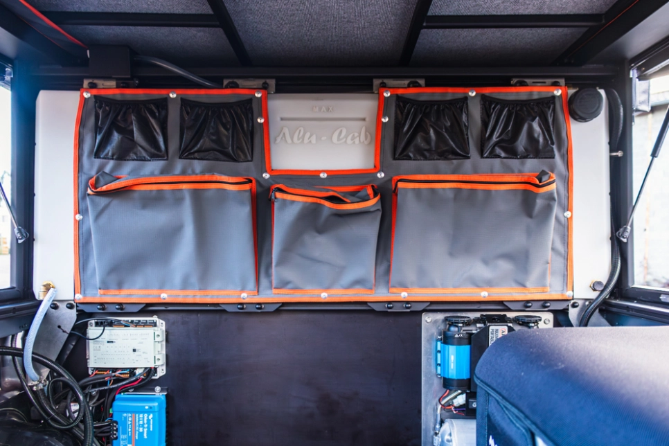 Reservoir d'eau vertical Alu-Cab et pochette de rangement