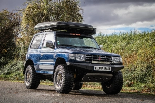 Mitsubishi Pajero 2 avec tente de toit