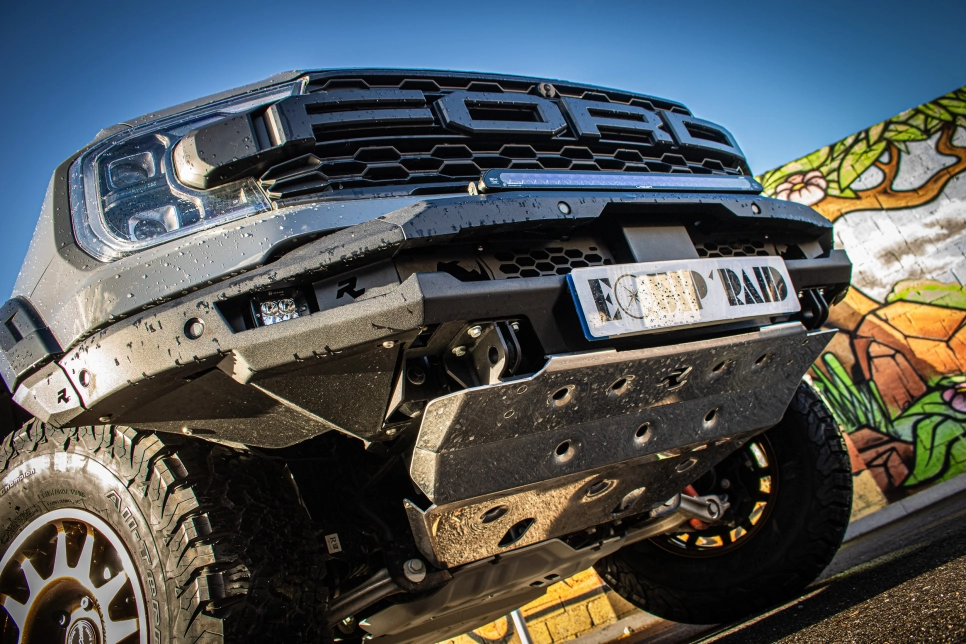 Ford Ranger Raptor préparé par Equip'Raid avec une cellule Khaya Alu-Cab