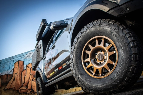 Ford Ranger Raptor préparé par Equip'Raid avec une cellule Khaya Alu-Cab