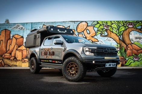 Ford Ranger Raptor préparé par Equip'Raid avec une cellule Khaya Alu-Cab