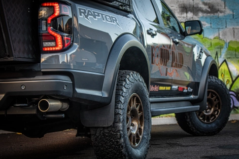 Ford Ranger Raptor préparé par Equip'Raid avec une cellule Khaya Alu-Cab