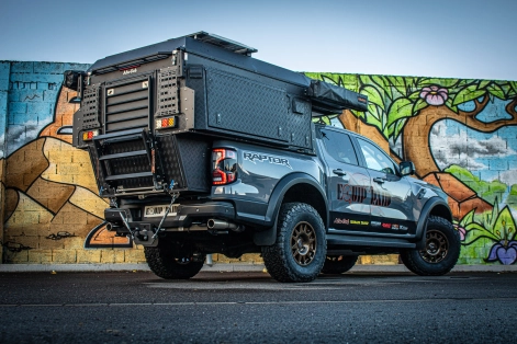 Ford Ranger Raptor préparé par Equip'Raid avec une cellule Khaya Alu-Cab