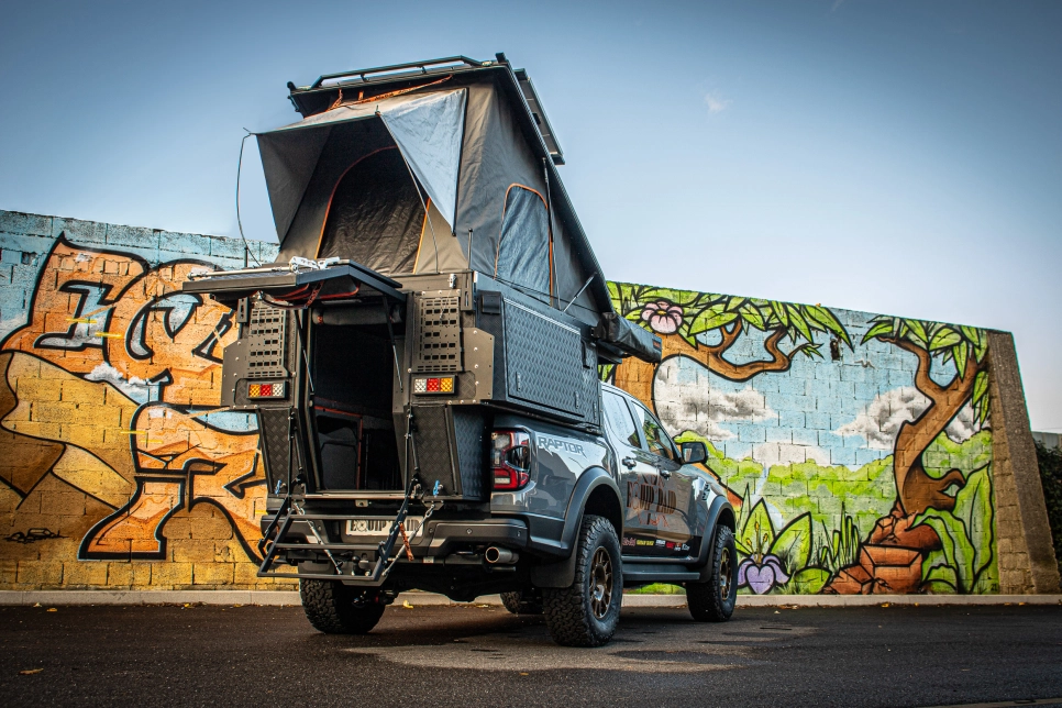 Ford Ranger Raptor préparé par Equip'Raid avec une cellule Khaya Alu-Cab