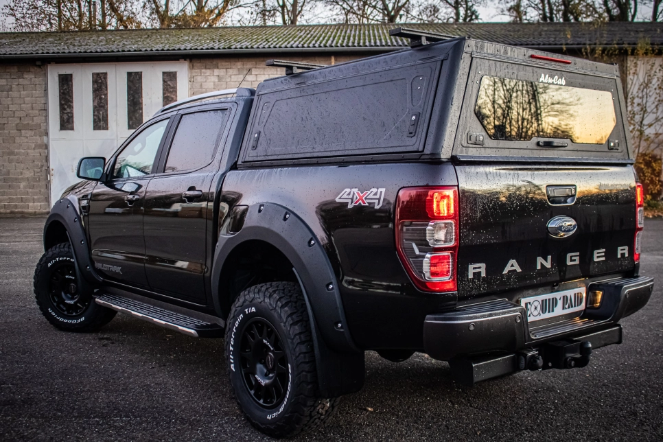 Ford Ranger PXII préparation véhicule tout-terrain picku 4x4 par equip'Raid elargisseurs d'ailes EGR vue 3/4 arriere