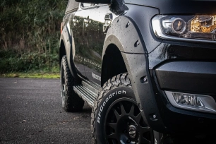 Ford Ranger PXII préparation véhicule tout-terrain picku 4x4 par equip'Raid elargisseurs d'ailes EGR