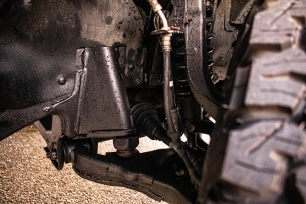 Ford Ranger PXII préparation véhicule tout-terrain picku 4x4 par equip'Raid traitement chassis waxoyl