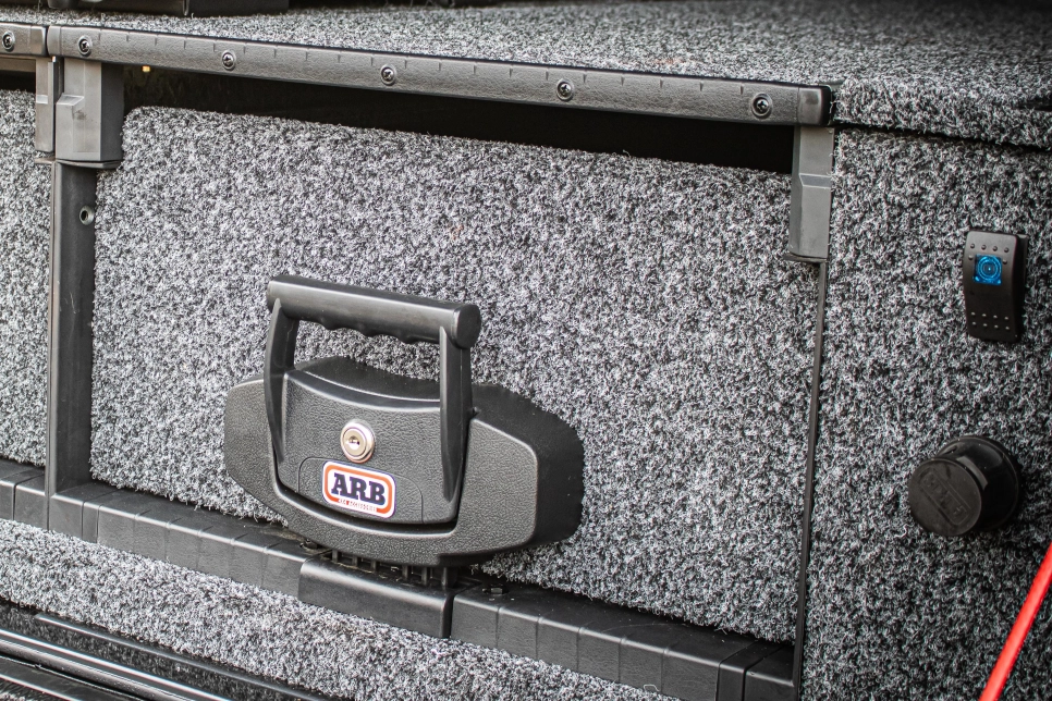 Ford Ranger Raptor 2023 préparé par Equip'Raid tiroir ARB