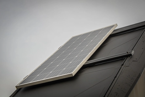 Ford Ranger Raptor 2023 préparé par Equip'Raid panneau solaire sur tente gen 3-R Alu-Cab