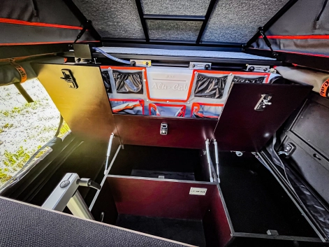 Ford ranger PXII Canopy Camper préparé par equip'raid equipement tout-terrain 4x4 raid bivouac vue intérieure