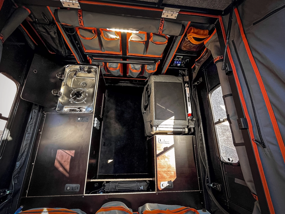 Ford ranger Canopy Camper Alu-Cab préparé par Equip'Raid Mulhouse