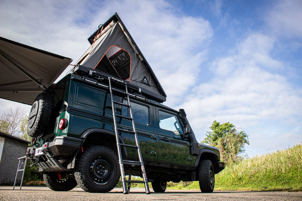 Ineos grenadier avec tente de toit Alu-cab Gen 3-R